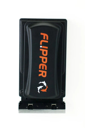 Flipper floating aquarium cleaner / scraper
