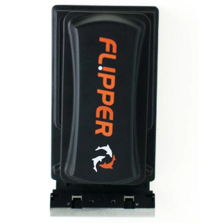 Flipper floating aquarium cleaner / scraper